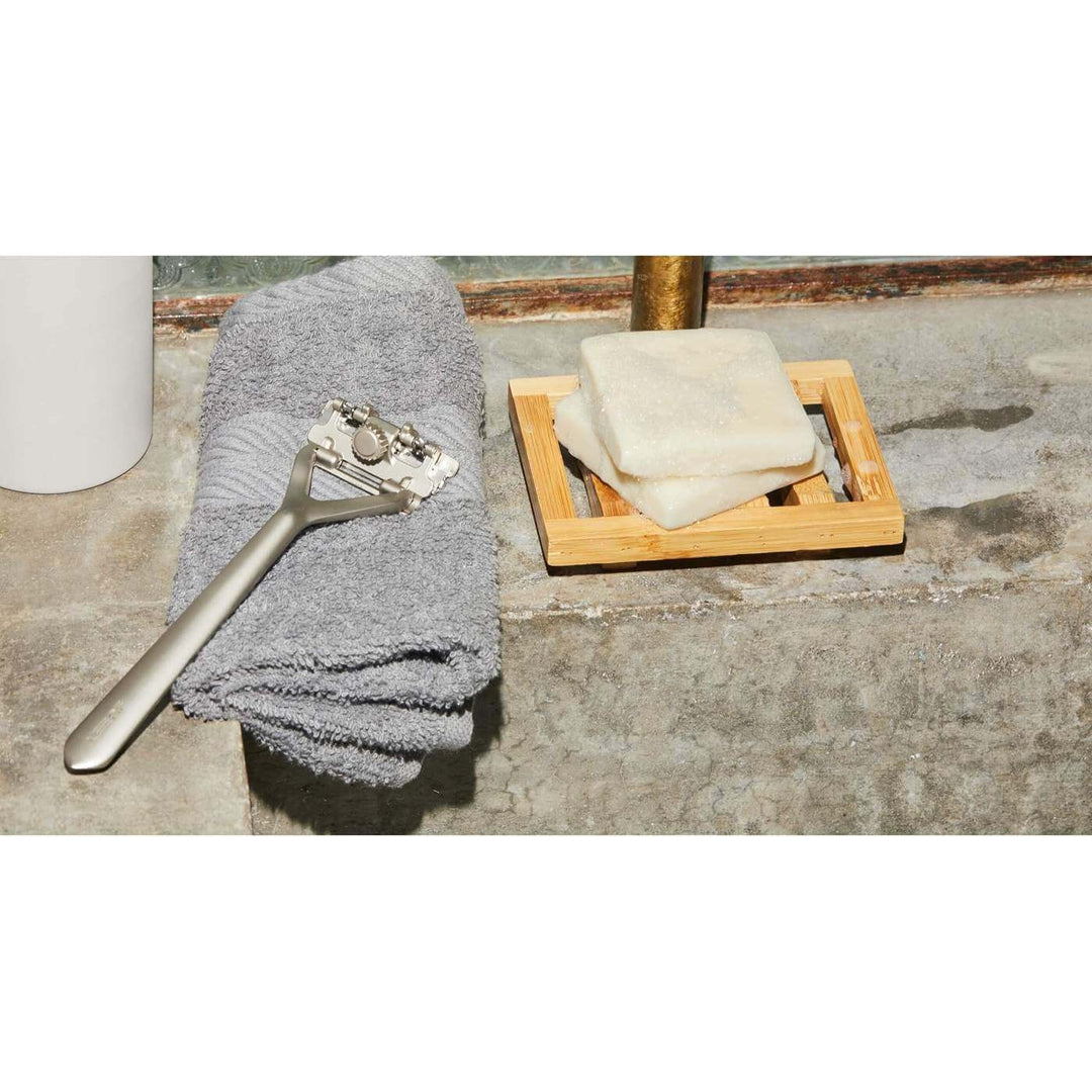 Leaf Shave Razor with Pivoting Head