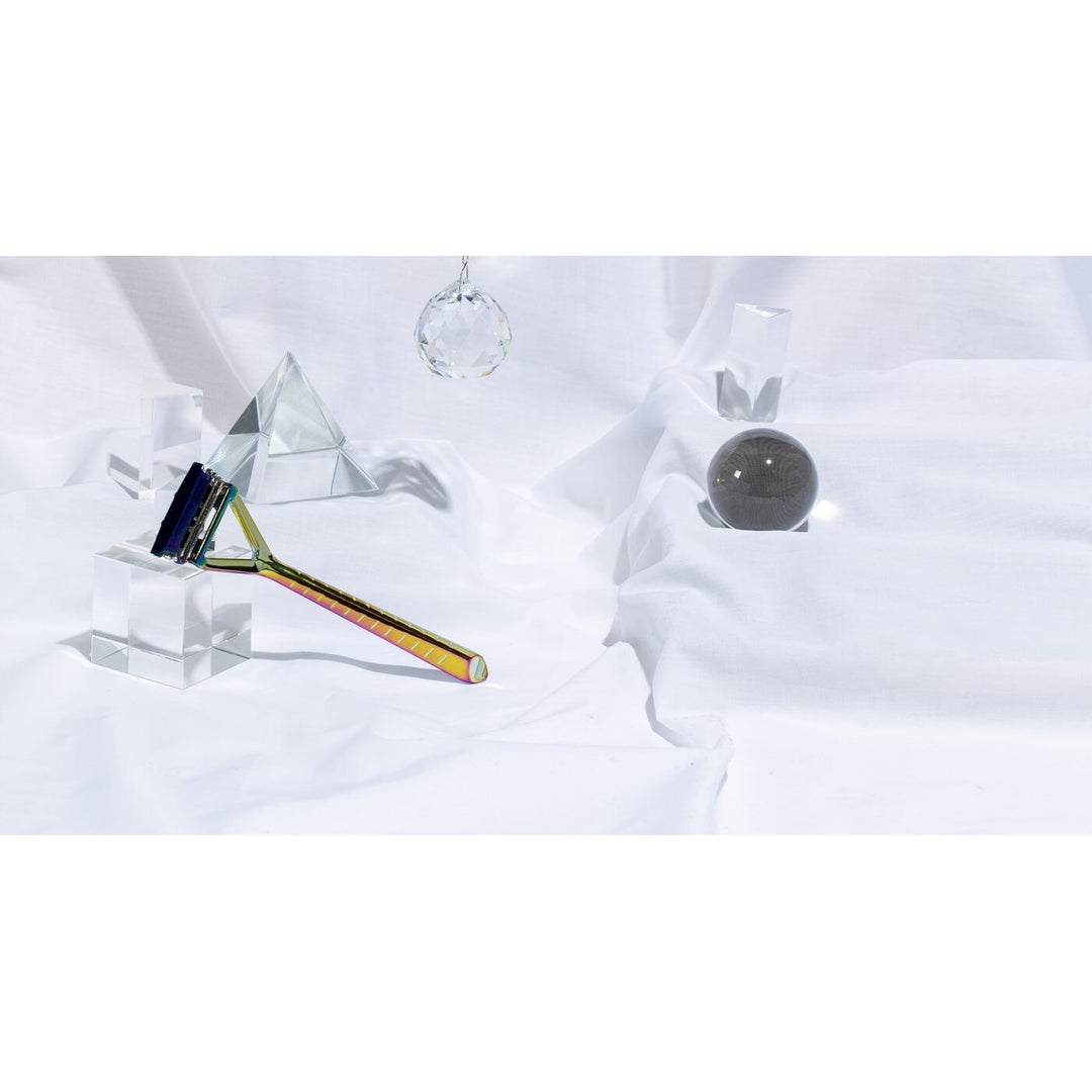 Leaf Shave Razor with Pivoting Head