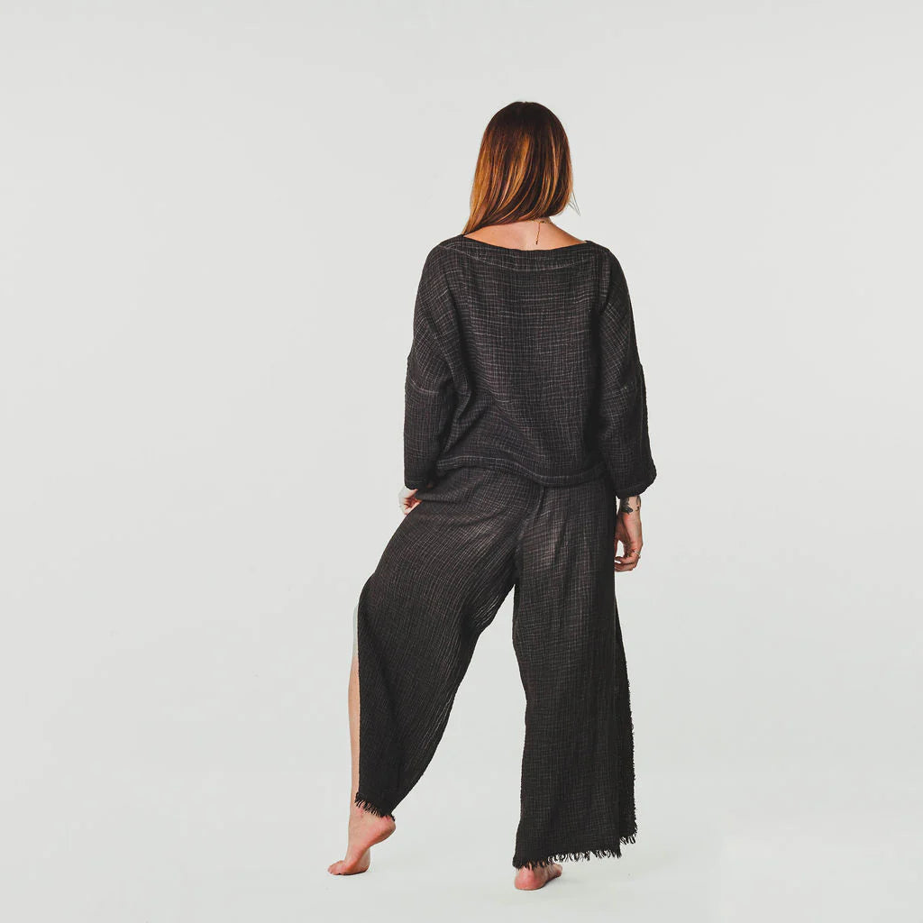 Crinkle Long-Sleeve Boat Top - One Size in Black by Pokoloko