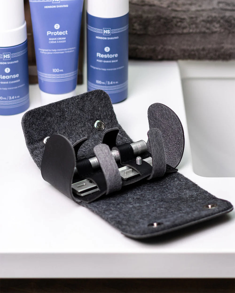 The Henson Razor Travel Case