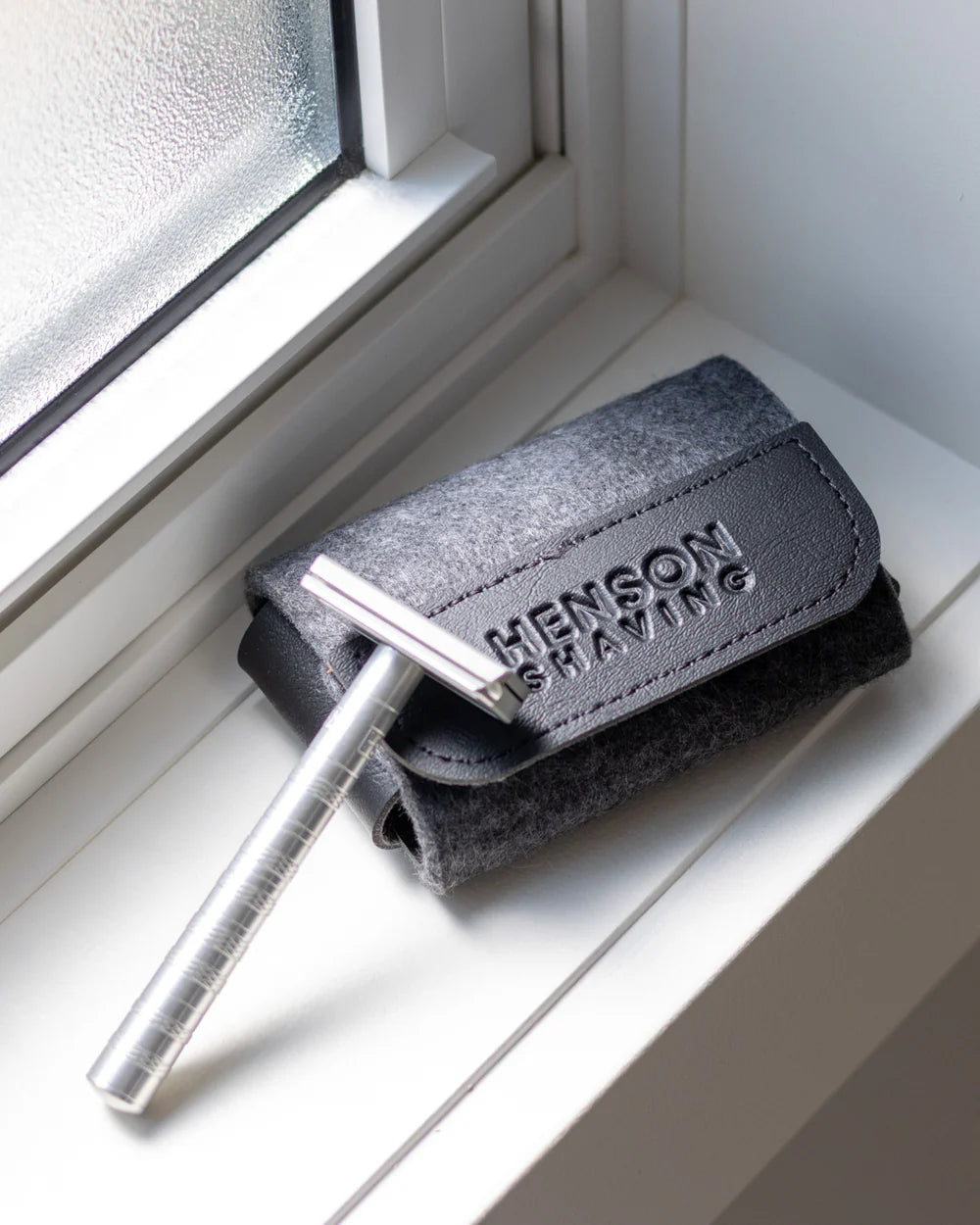 The Henson Razor Travel Case